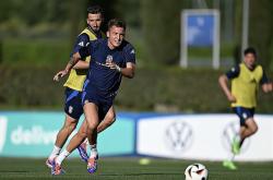 lol季中赛-关于欧洲杯小组排名悬念重重，尖锐对决多发的信息