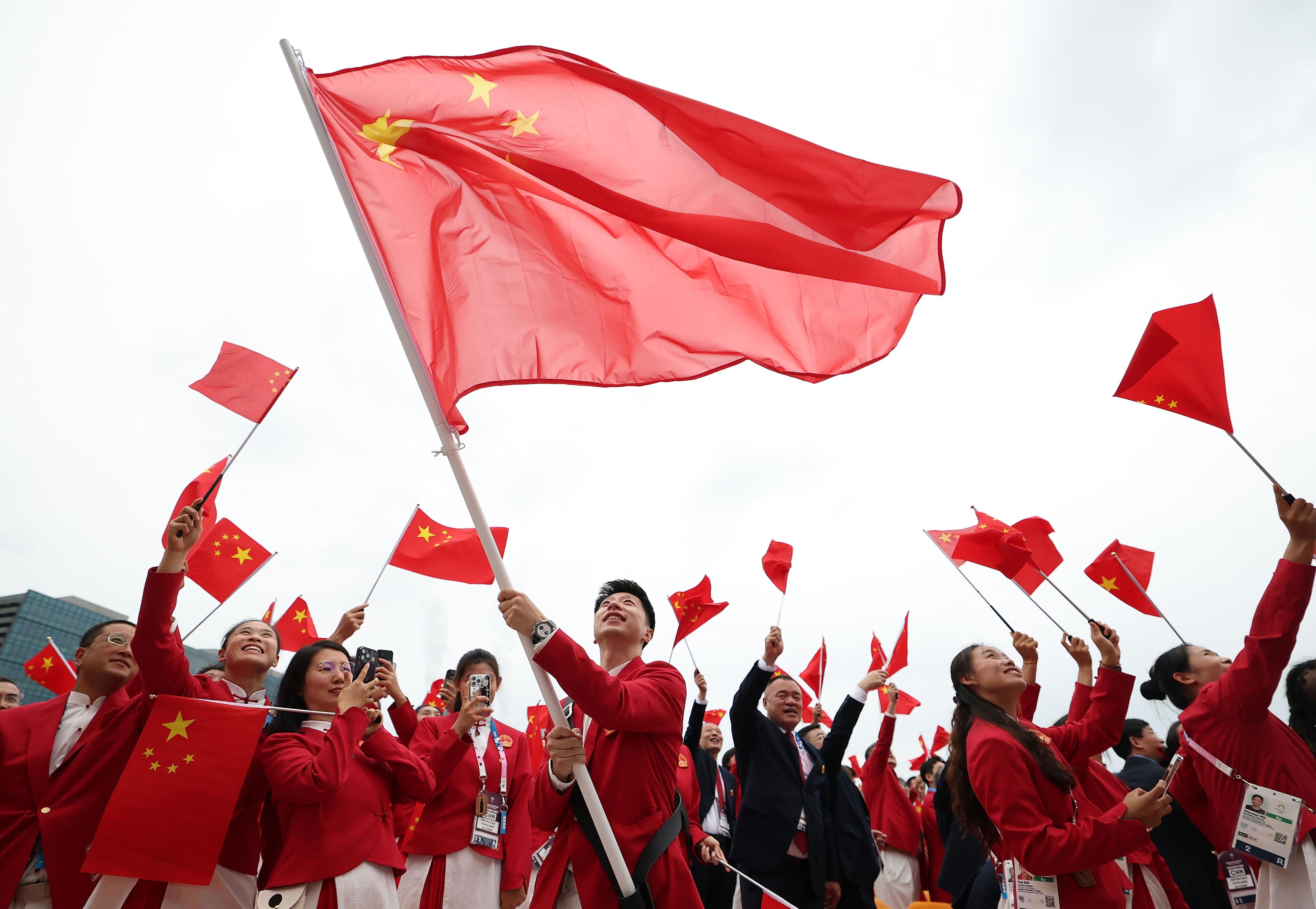 中国运动员夺冠，全国掀起热烈讨论