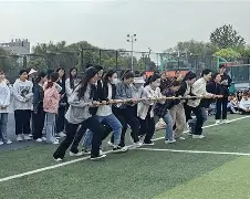 锦标赛千军万马，团队齐心协力勇夺国的简单介绍