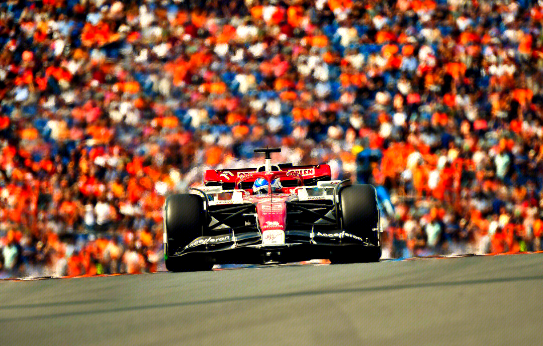 红牛车队翻盘梅赛德斯，拉塞尔带队取胜